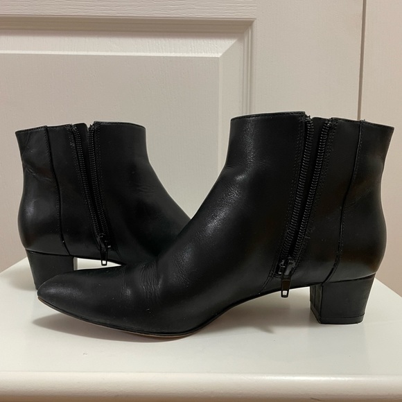 Nine West- Black leather, pointed toe, low heel, boot w/side zipper &gold accent - Picture 5 of 9